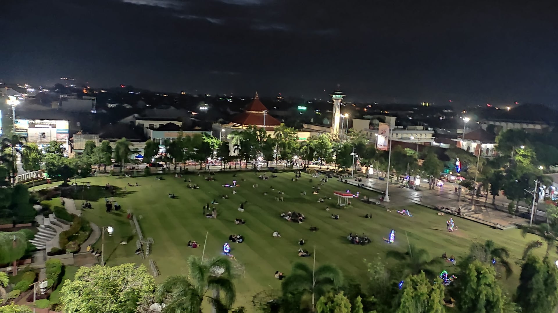 Gambar Alun-Alun Simpang 7 Kudus